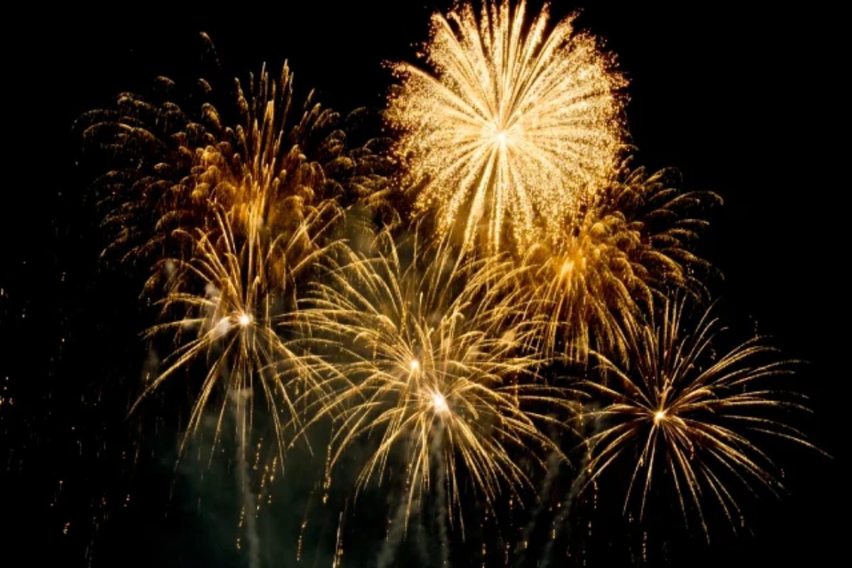 Titan firework displays-Image-1