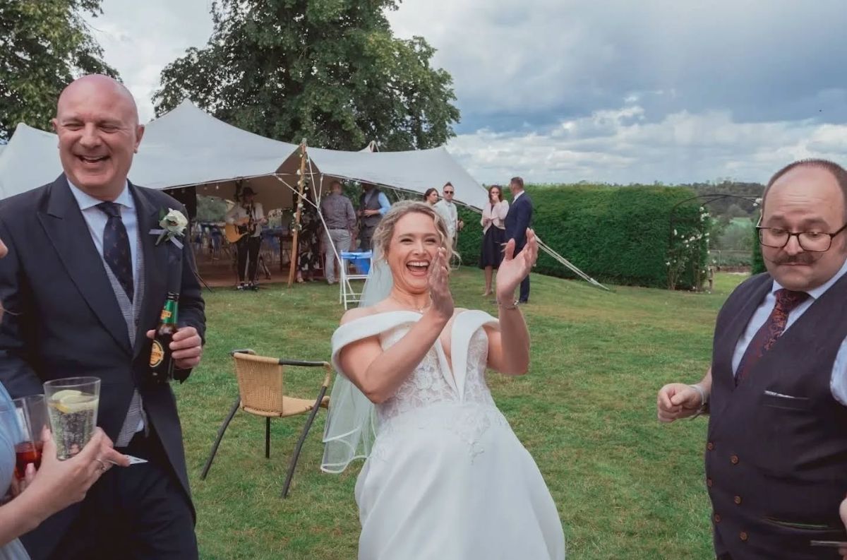 Elegant Magic - The Magic of Neil Edwards-Image-4