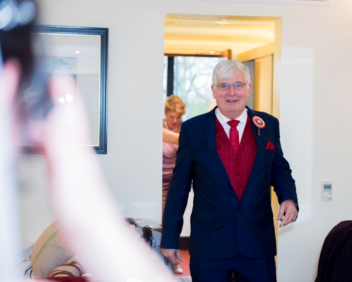 Christmas Winter Wedding dad sees bride for the first time