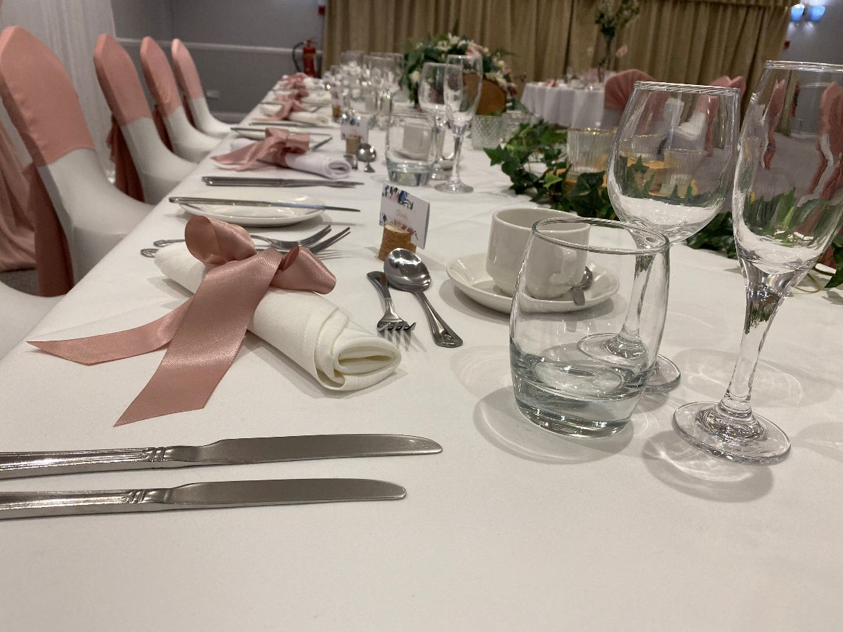 Top table napkin ties 