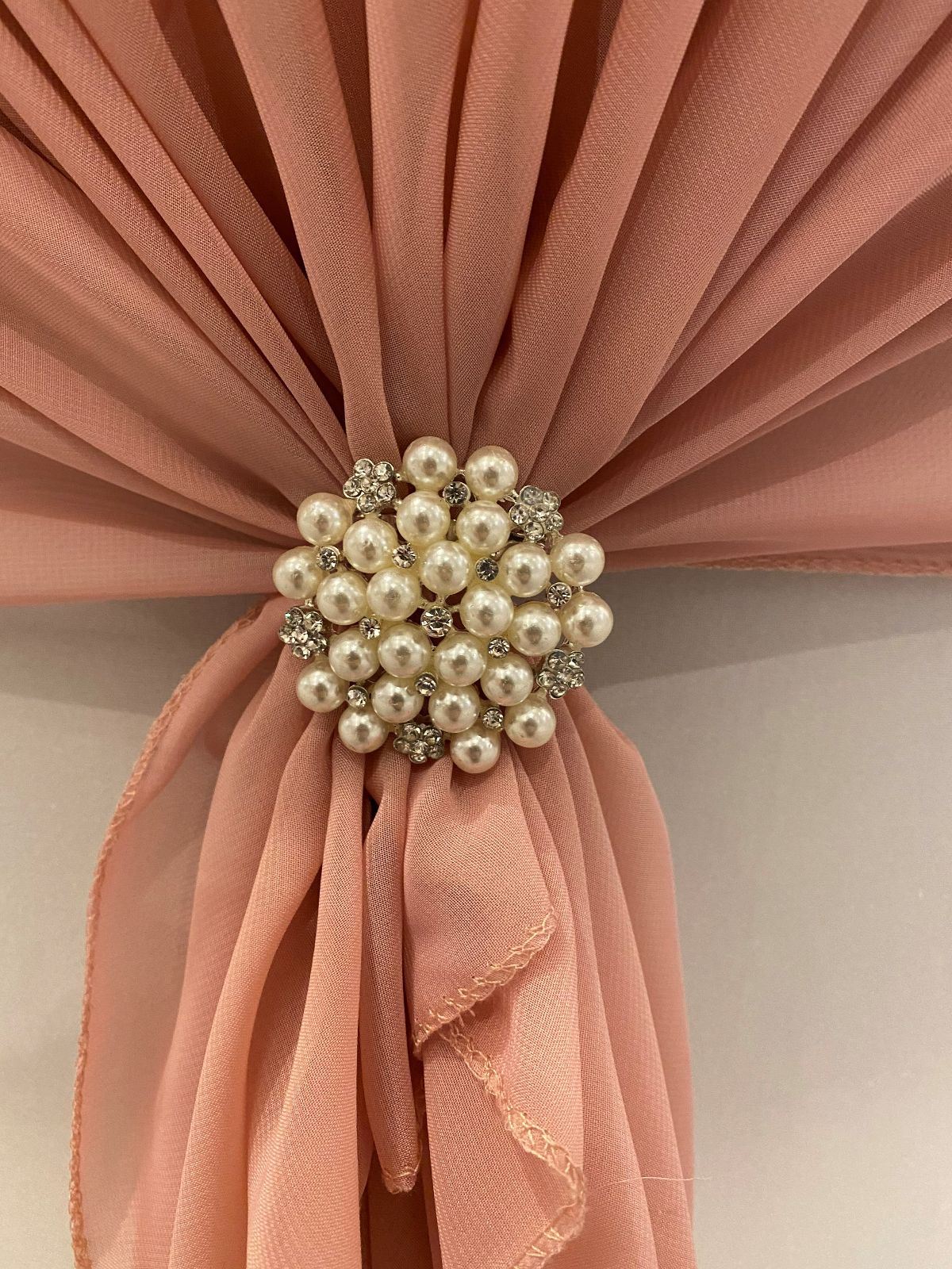 Pearl broach details