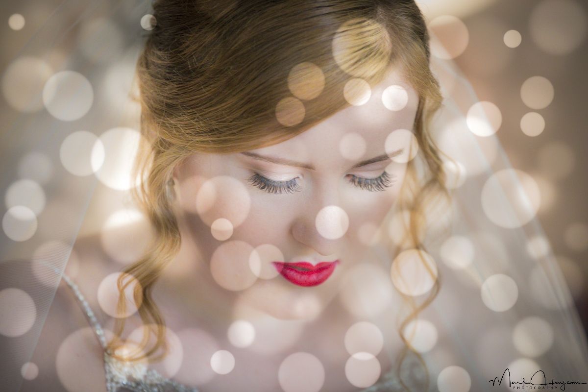 Vintage Look - The Bride during preparations.