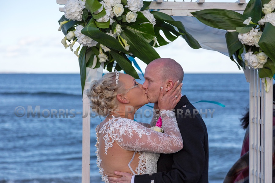 You may now kiss your groom.