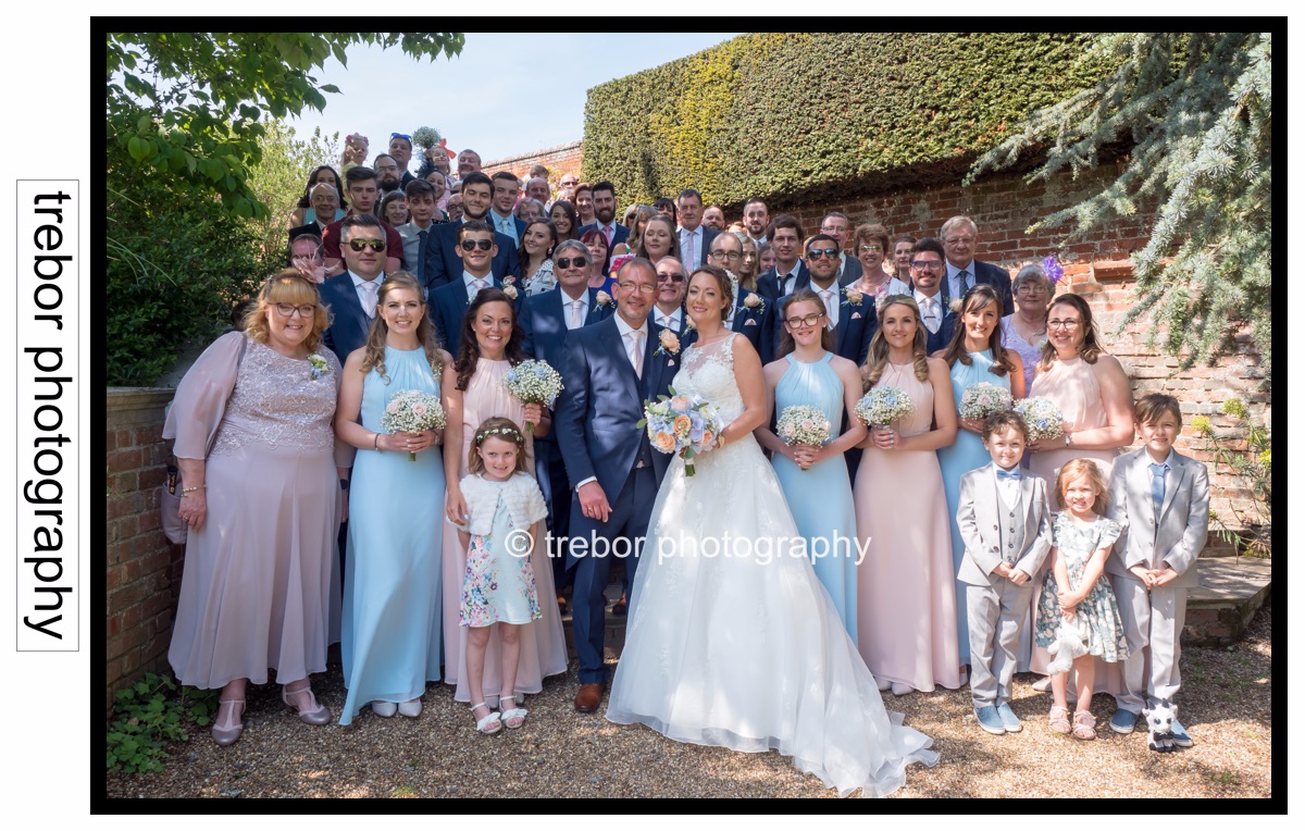 The large group photo of all family and friends.