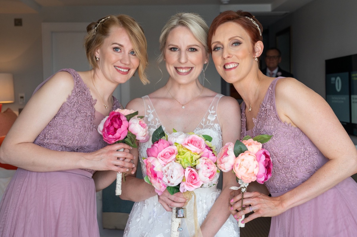 Bride & her bridesmaids
