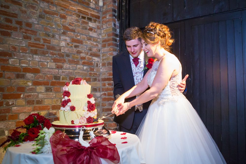 Cutting th cake