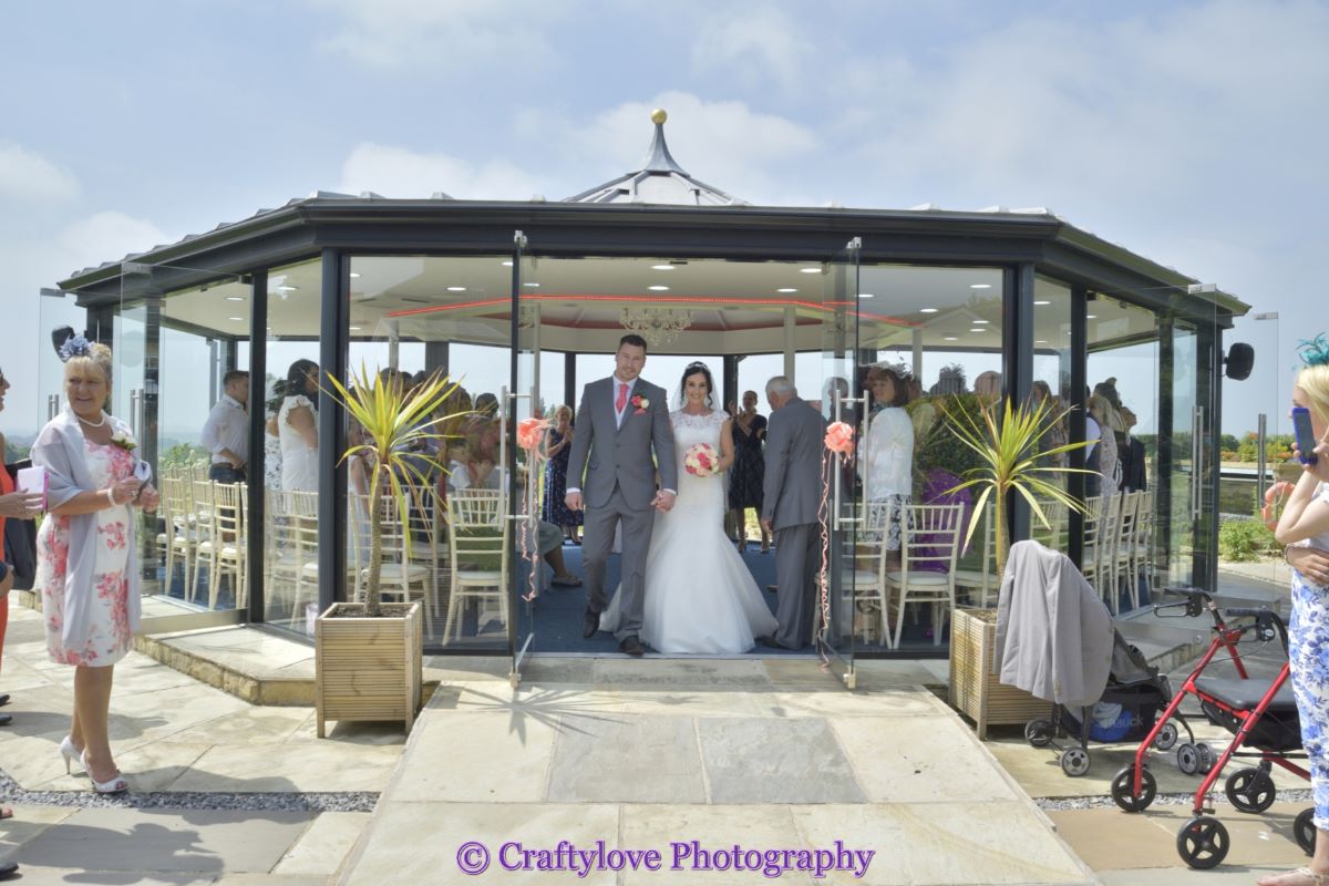 A lovely wedding at Kings croft hotel, Craftylove Photography