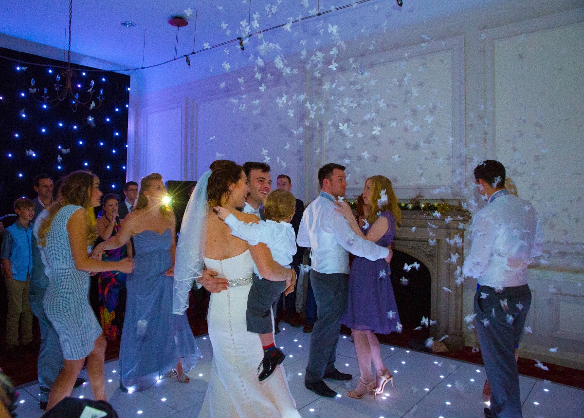 First dance with confetti