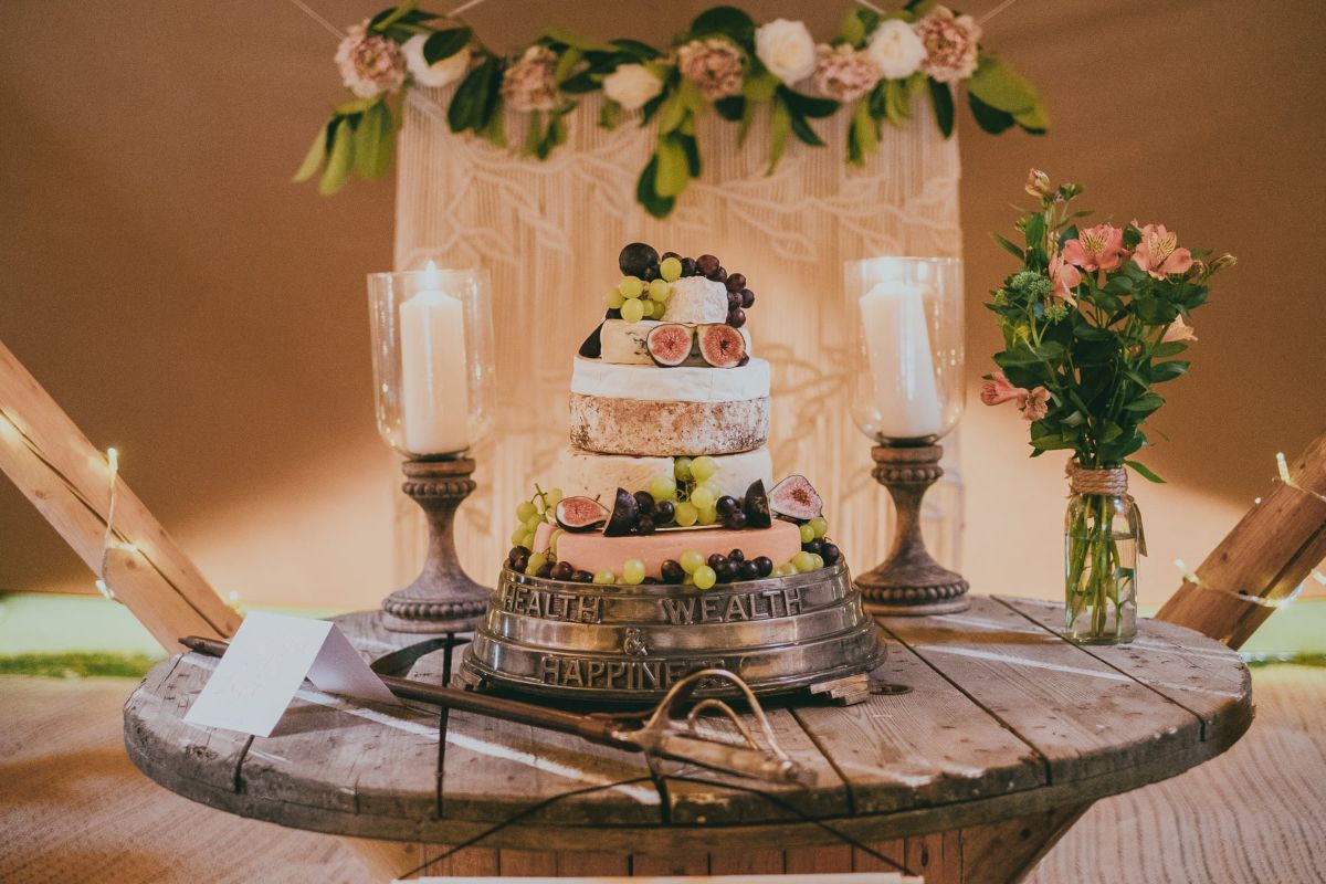 BOHO Backdrop wedding cake styling