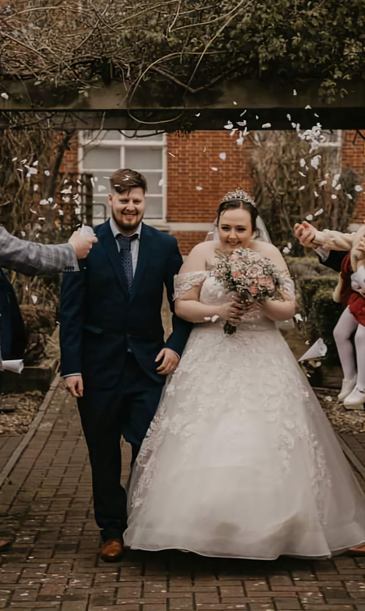 Bouquet and dried petals for this beautiful couple.