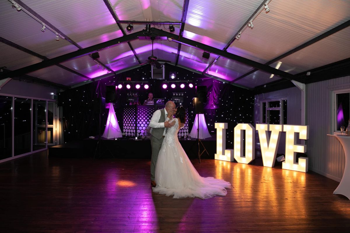 Chris & Julia dancing the night away 