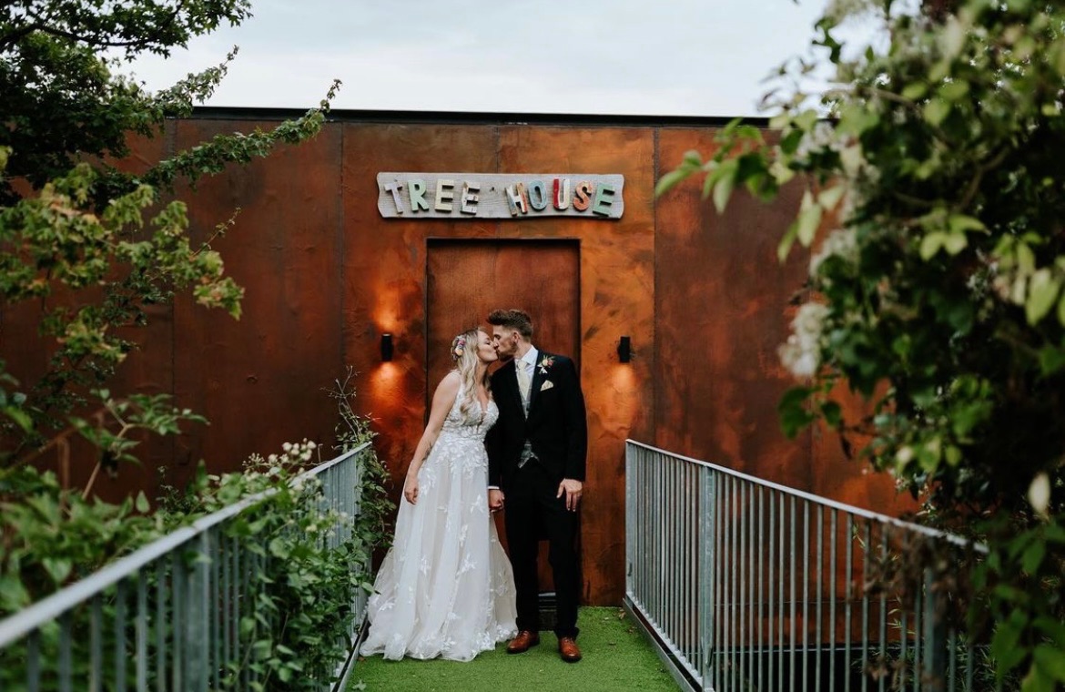 Kingscote Barn Wedding 