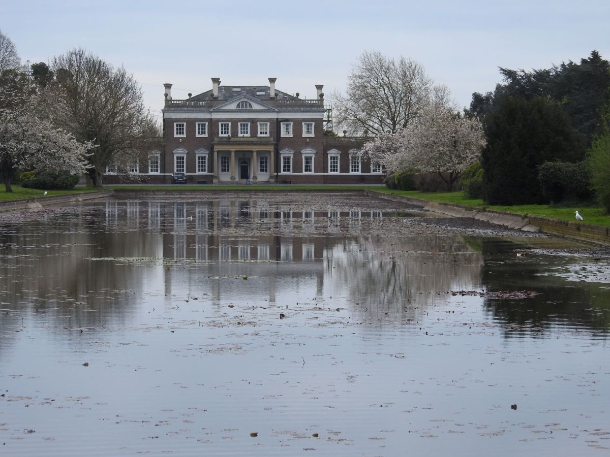 Great photo of Boreham House , great venue for large weddings 