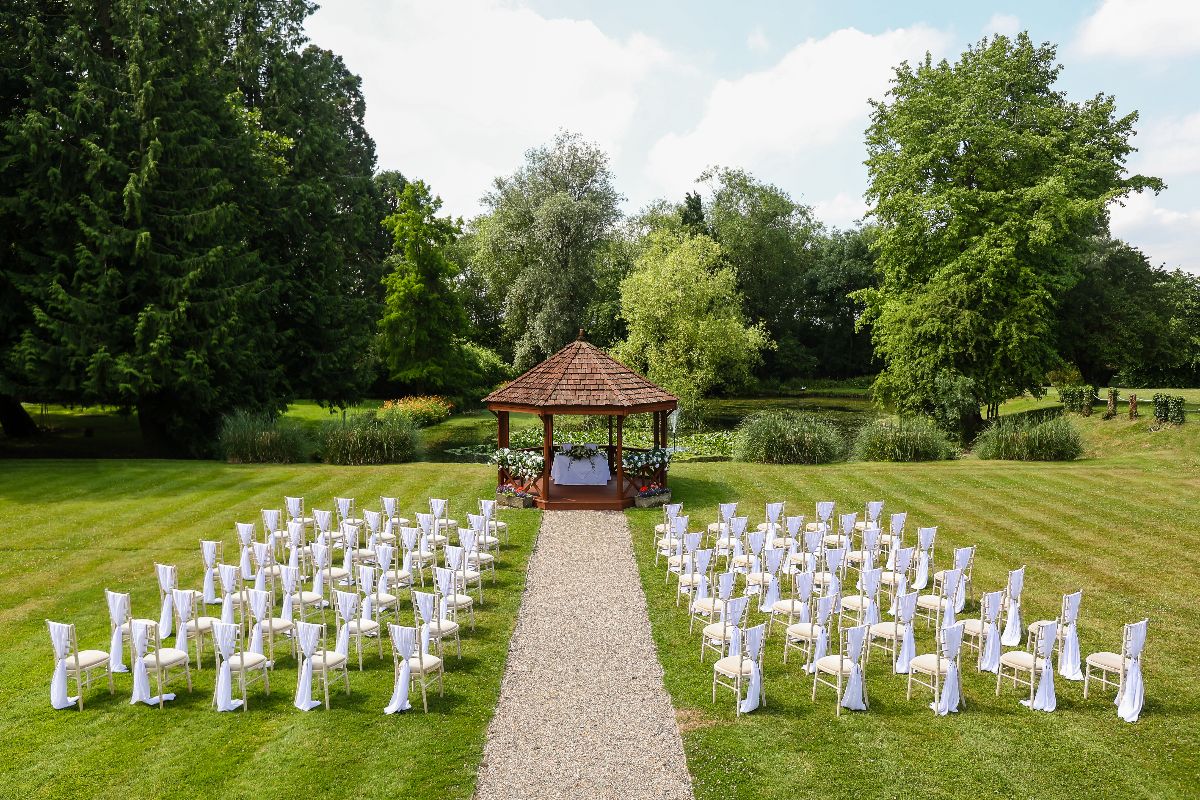 Real Wedding Image for Lynne & Best