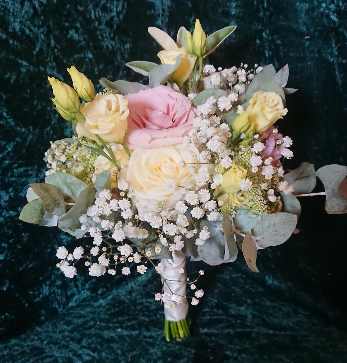 Bridesmaid bouquet in ivory and blush