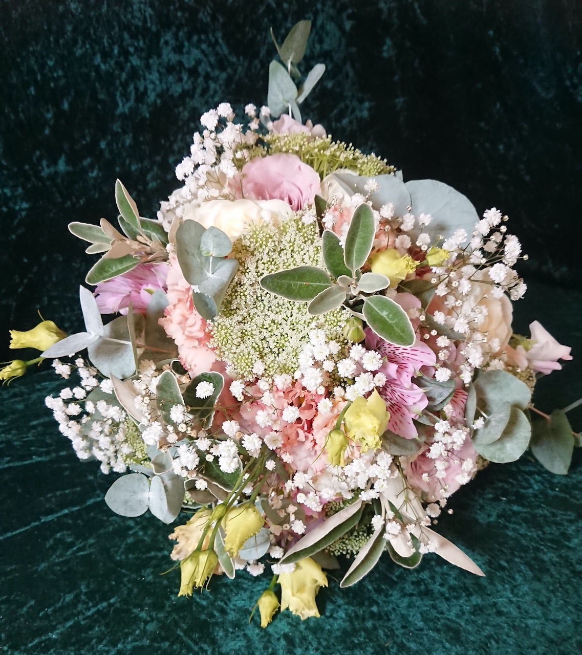 Bride bouquet blush and ivory