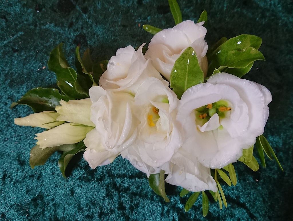 Mother of bride/groom corsage