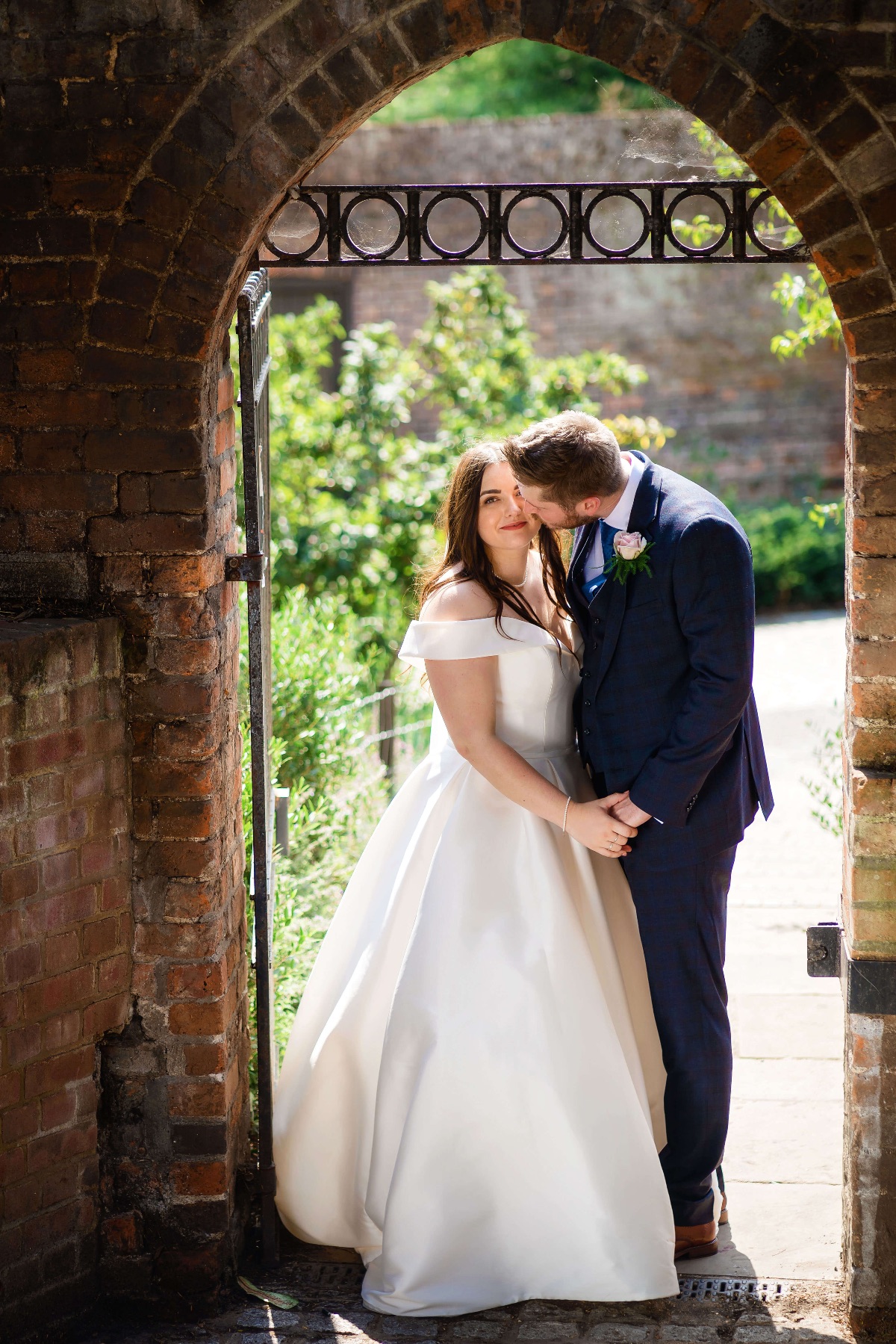 The gorgeous bricks and gate at St Albans Cathedral make a great surrounding for a romantic wedding photo.