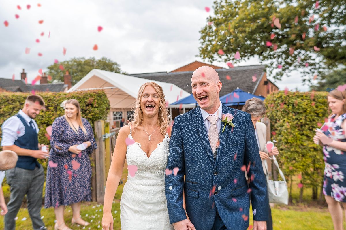 Wedding confetti photography