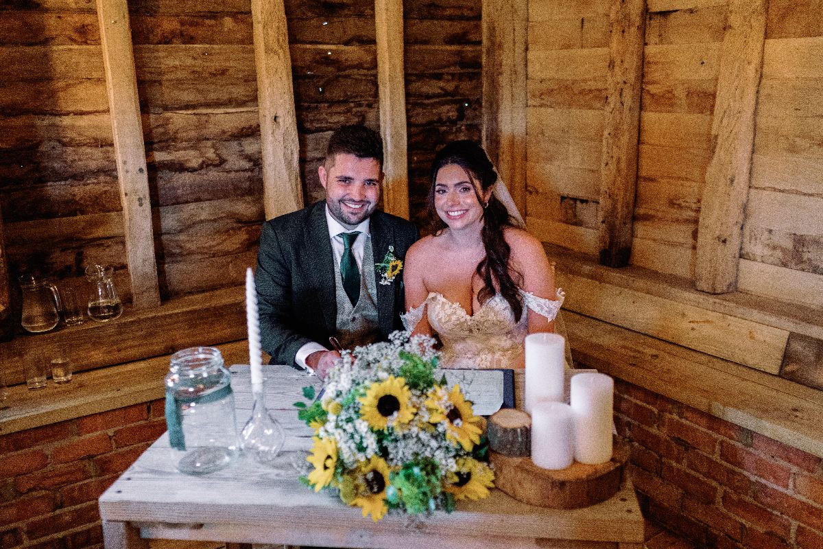 Danielle Chambers https://www.daniellechambersweddingphotography.co.uk/