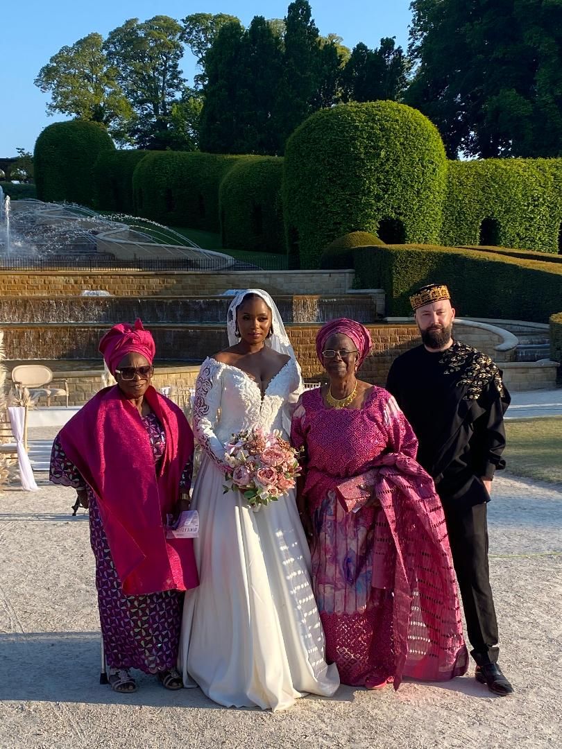 Beautiful pink costumes at the wedding in Alnwick gardens