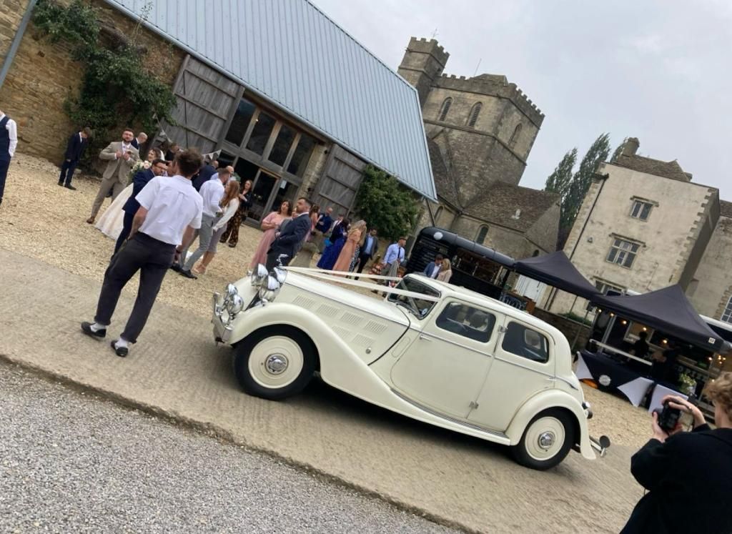 Amie & Jordan weding car